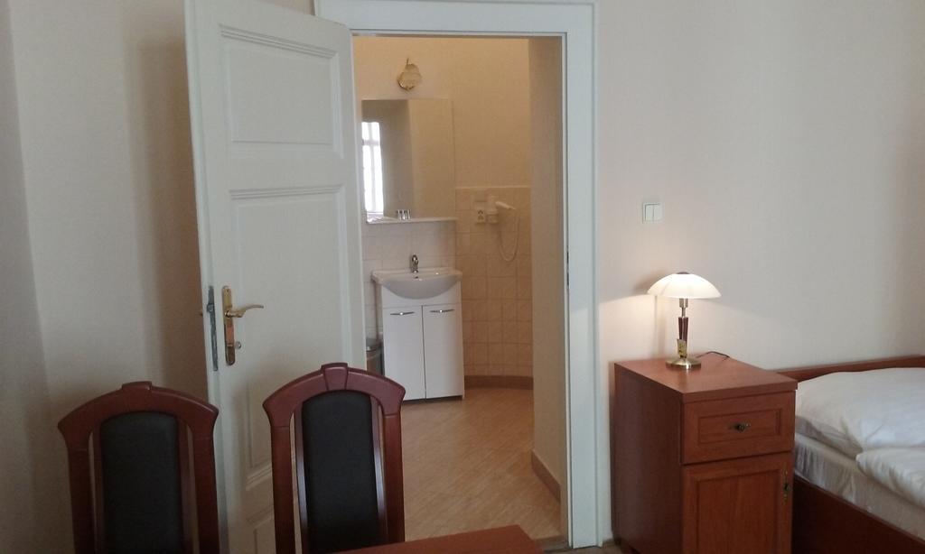 Vierbettzimmer mit eigenem Bad