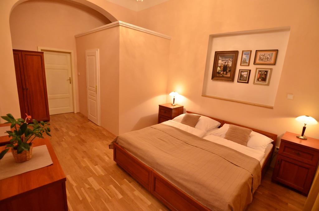 Doppel-/Zweibettzimmer mit eigenem Bad